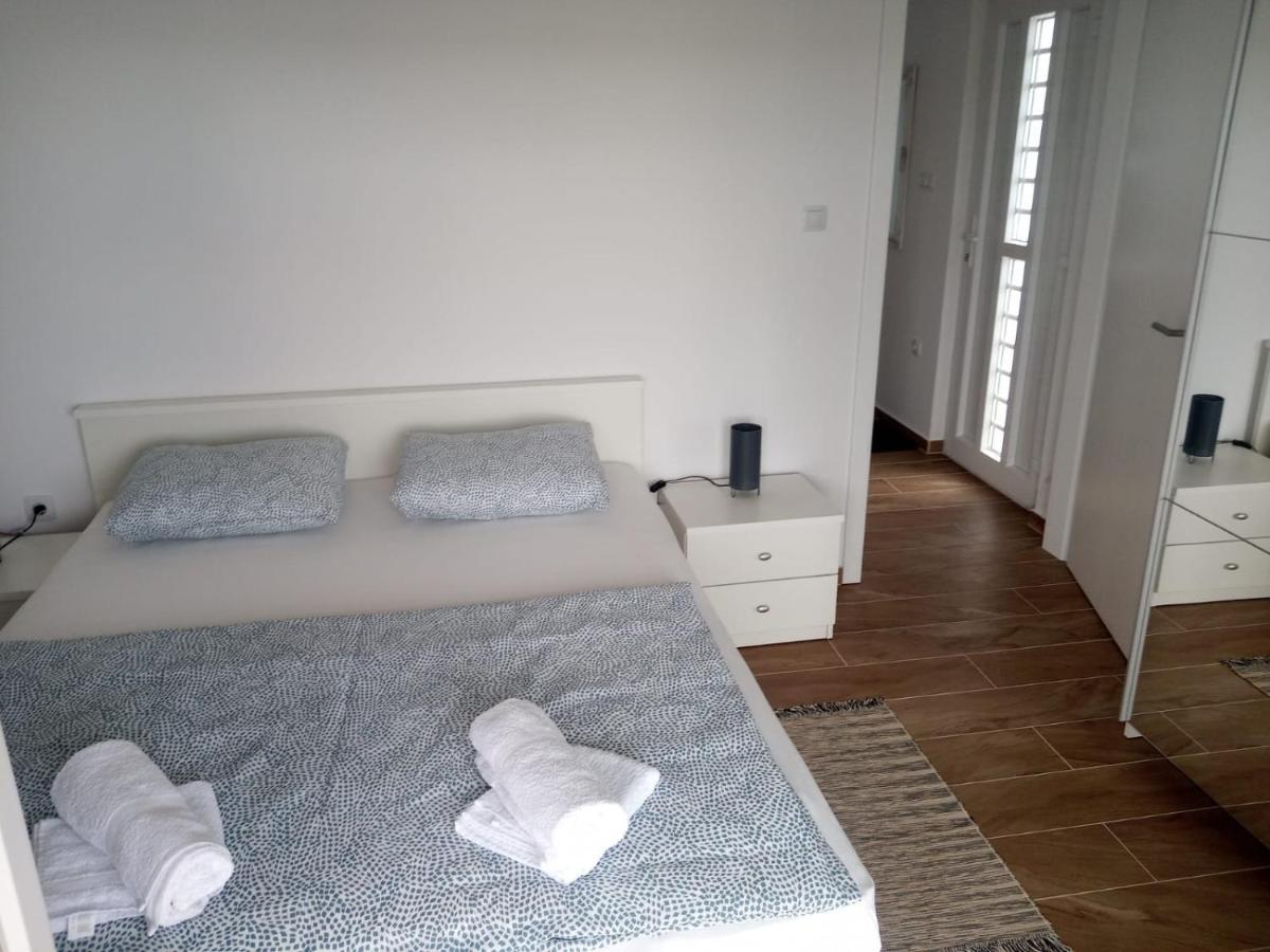 Apartmani Sol Vlasici Đảo Pag Ngoại thất bức ảnh